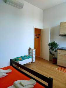 A bed or beds in a room at MonoPat