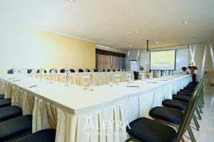 Konferenční prostory v ubytování Aleyra Hotel and Villa's Garut + 32 fotografií