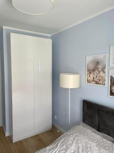 Posteľ alebo postele v izbe v ubytovaní Olivkowe apartamenty
