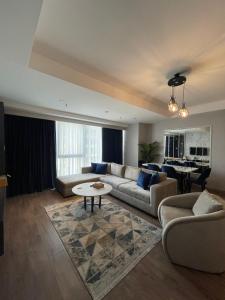 Posezení v ubytování Brand-New 2-bedroom apartment near Mall of Istanbul - Gul 85-239