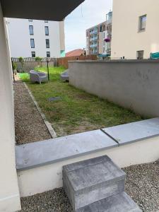 Vonkajšia záhrada v ubytovaní Olivkowe apartamenty