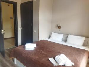 Ένα ή περισσότερα κρεβάτια σε δωμάτιο στο DISCOVER KAZBEGi HOTEL