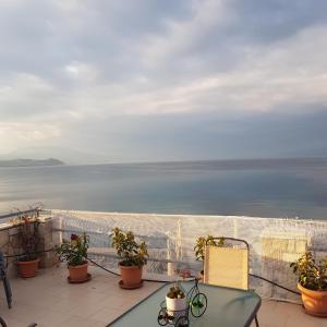 Galeriebild der Unterkunft KORONI MARE -Sea view apartment/διαμέρισμα με θέα στην θάλασσα in Koroni
