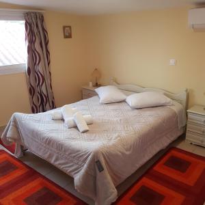 Posteľ alebo postele v izbe v ubytovaní KORONI MARE -Sea view apartment/διαμέρισμα με θέα στην θάλασσα