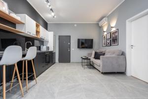 Un televizor și/sau centru de divertisment la Gorgeous Apartament with View in Piata Universitatii +20 fotografii