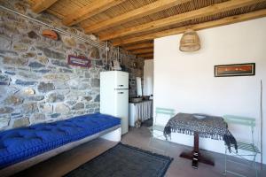 Ένα ή περισσότερα κρεβάτια σε δωμάτιο στο Cricket house 180 sea view - Serifians Residences +7 φωτογραφίες