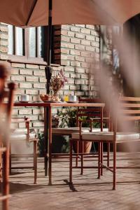 Um restaurante ou outro lugar para comer em Cabañas y Hostal Las Marias