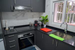 Kuchyň nebo kuchyňský kout v ubytování Relax House Barcelone