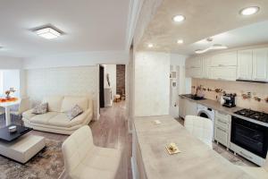 a large living room with a couch and a kitchen at Apartament Style Gura Humorului in Gura Humorului