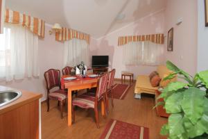 Μια τηλεόραση ή/και κέντρο ψυχαγωγίας στο Hotel Trogir