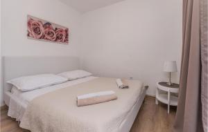 Posteľ alebo postele v izbe v ubytovaní 1 Bedroom Amazing Apartment In Nevidane