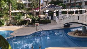 Bazén v ubytovaní Apartment near La Mata beach alebo v jeho blízkosti
