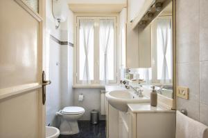 Koupelna v ubytování Art Of Living - Suite elegante nel cuore di Roma