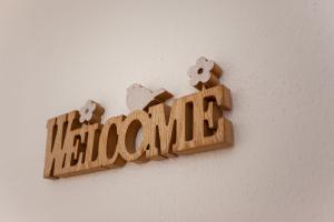 a wooden sign that reads neighborhood on a wall at B&B Lu Lioni in San Teodoro