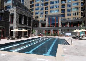 Bazén v ubytování Westin ResortUnit 824 nebo v jeho okolí