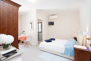 Postel nebo postele na pokoji v ubytování Lu Lioni Rooms