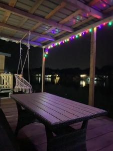 Rõdu või terrass majutusasutuses Pearl Cottage Ada Bojana