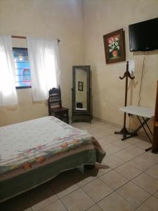 Giường trong phòng chung tại Posada Bugambilias