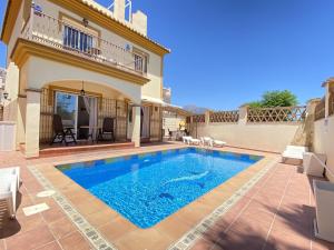 Bazén v ubytování Villa Madrid Private Pool Casasol nebo v jeho okolí