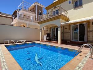 Bazén v ubytování Villa Madrid Private Pool Casasol nebo v jeho okolí