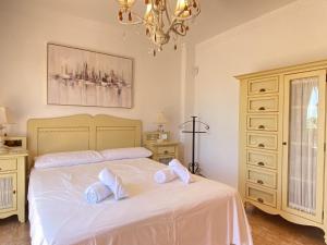 Postel nebo postele na pokoji v ubytování Villa Madrid Private Pool Casasol