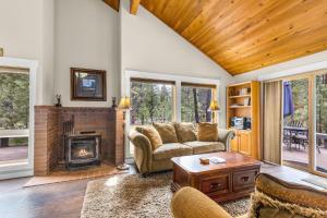 Χώρος καθιστικού στο Sunriver Red Fir Retreat