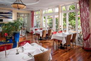 Reštaurácia alebo iné gastronomické zariadenie v ubytovaní Romantik ROEWERS Privathotel & Spa