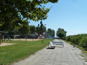 Fotografia z galérie ubytovania NaturExpert Mobil házak-Pelso Kemping Alsóörs v Alsóörsi