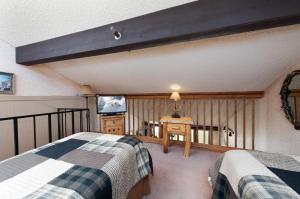 Ένα ή περισσότερα κρεβάτια σε δωμάτιο στο Tamarron Lodge Loft 506 +38 φωτογραφίες