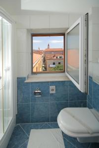 A bathroom at Hotel Trogir