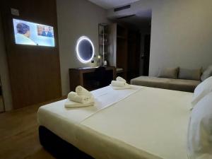 a hotel room with a bed and a tv at ELMAR HOTEL in Vlorë