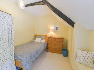Postel nebo postele na pokoji v ubytování Michaelmas Cottage