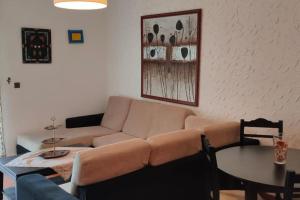Ruang duduk di superbe appartement en complexe avec piscine