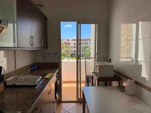 Dapur atau dapur kecil di superbe appartement en complexe avec piscine
