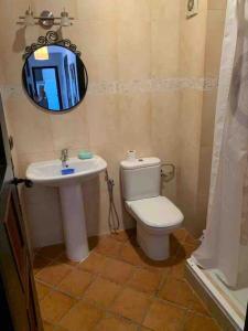 Bilik mandi di superbe appartement en complexe avec piscine