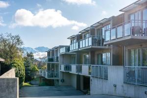 Nespecifikovaný výhled na hory nebo výhled na hory při pohledu z prázdninového domu