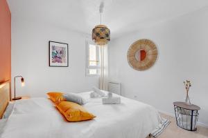 Postel nebo postele na pokoji v ubytování Very Nice 48m With Balcony In Toulouse!