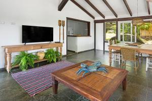 Televisyen dan/atau pusat hiburan di Vila Siriúba Hotel