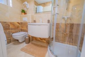 Koupelna v ubytování Apartments Laganini + 29 fotografií