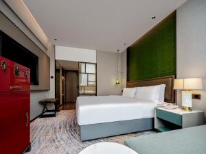 Voodi või voodid majutusasutuse Shenzhen Shanghai Hotel toas