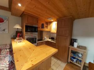 a kitchen with a wooden counter top in a room at Appartement Val-d'Isère, 2 pièces, 4 personnes - FR-1-518-100 in Val-d'Isère