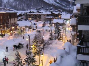 Zdjęcie z galerii obiektu Studio Cabine Confort · Centre de Val d'Isère · Balcon Sud · Près des Pistes - FR-1-518-122 w mieście Val dʼIsère