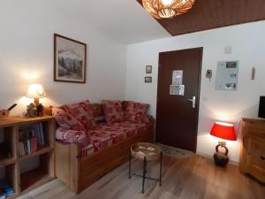 Posedenie v ubytovaní Charmant T2 calme avec balcon et parking à Chamonix - FR-1-517-64