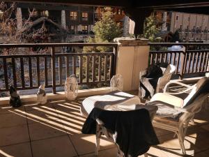 Balkón alebo terasa v ubytovaní Appartement Grand Standing 4* Centre Val-d'Isère, 54m², 4 pers, Balcon aménagé, Casier à Ski - FR-1-518-86