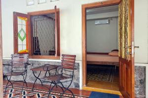 Istumisnurk majutusasutuses Omah Pitoe Yogya Homestay