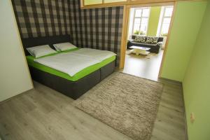 Postel nebo postele na pokoji v ubytování Hotel Sokolský Dům