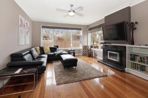 A television and/or entertainment centre at Lake Wendouree Luxury Apartments