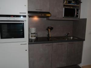 a kitchen with a sink and a microwave at Appartement Flaine, 2 pièces, 4 personnes - FR-1-425-189 in Flaine