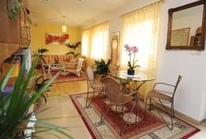 Posezení v ubytování Hotel Pension Schweitzer