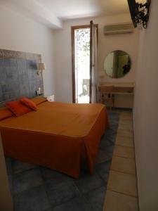 a bedroom with a large bed with a mirror at Hotel Punta Mesco in Monterosso al Mare
